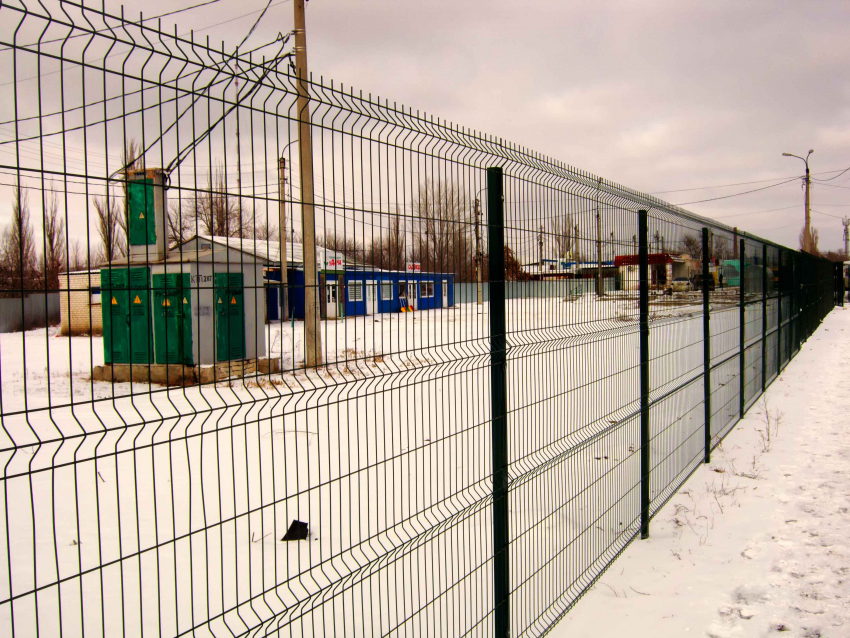 Неужели на «Молодежке» отгородили забором территорию, чтобы сделать, наконец, нормальную торговую площадку? - камышанка