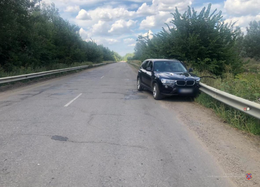 На дороге между Жирновском и Камышином водитель врезался в отбойник - скорее всего, будучи уже мертвым