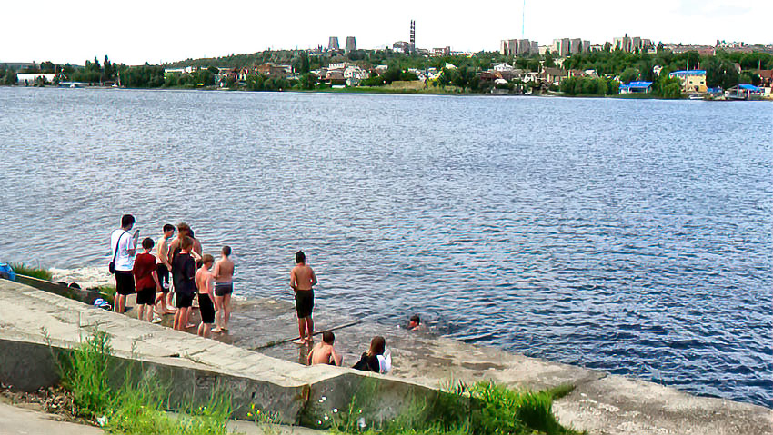 Управление по ГО и ЧС в Камышине сообщило жителям, что купаться можно только на трех пляжах, а не где попало