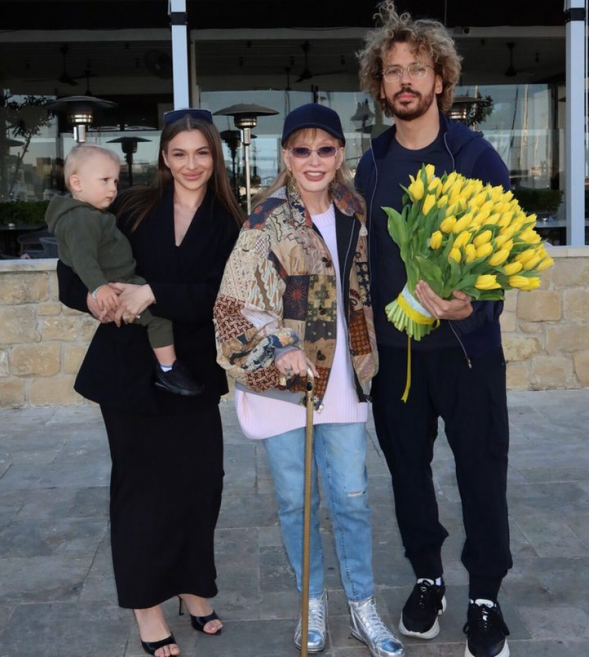 Песни Пугачёвой предложили передать для исполнения российским артистам