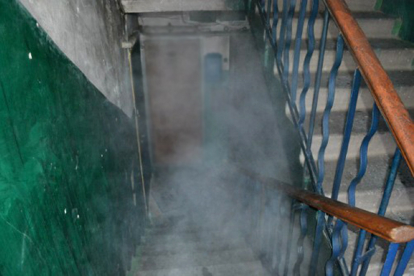 Пожар в камышинском  девятиэтажном доме: в подвале загорелись вещи  