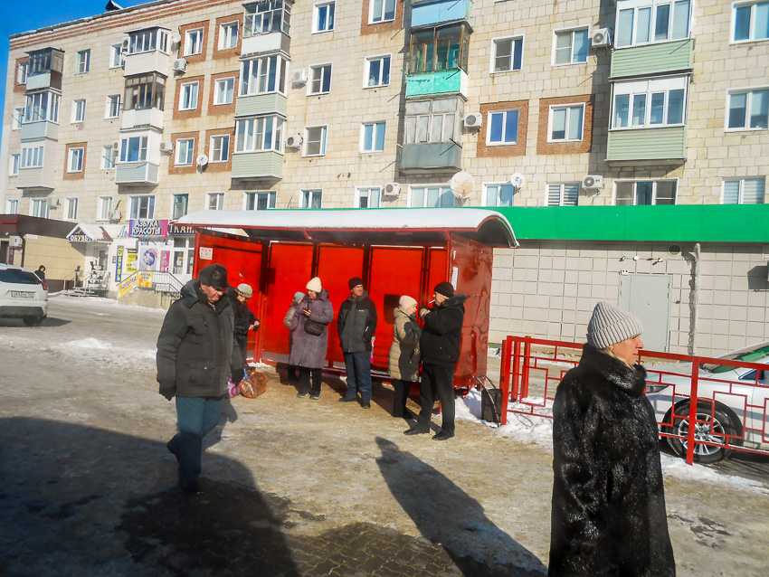 В Камышине после потепления на остановках очень скользко, надо лучше посыпать!» - камышанка (ВИДЕО)