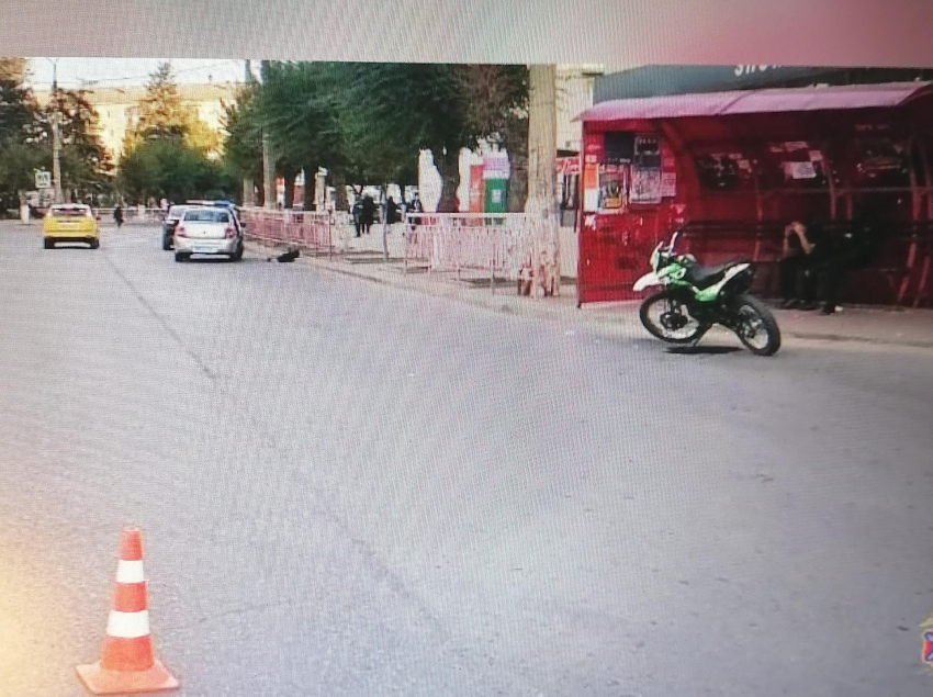 В Камышине после столкновения на улице Ленина в больницу забрали несовершеннолетнего мотоциклиста