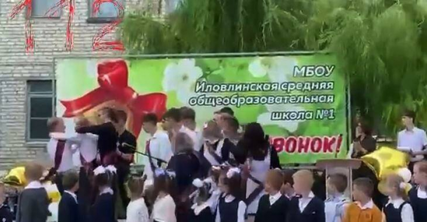 В Иловлинском районе уволили полицейского после слива в сеть видео с выпускником, пытавшимся перерезать горло однокласснице