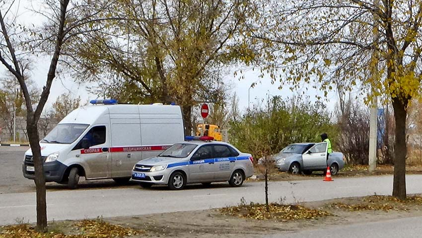 В Волгоградском Главке МВД сообщили, что камышинский «мачо» за рулем сбил девушку на тротуаре на улице Текстильной (ВИДЕО)