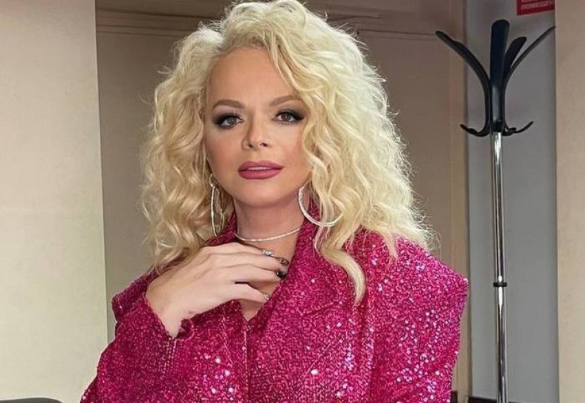 Лариса Долина, наконец-то, освободила квартиру Полины Лурье: певица уехала из России во время переезда, - «Блокнот - Россия"