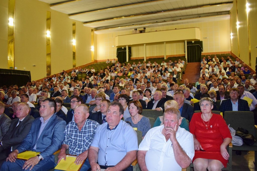 Чиновники будут гулять в «губернаторские» выходные без потерь в зарплате