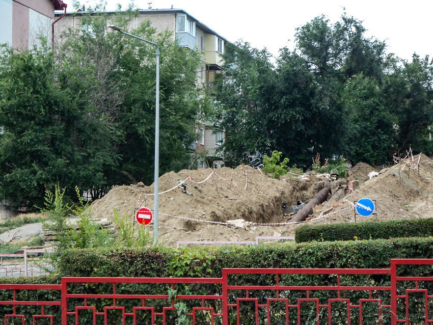 В Камышине коммунальщики взялись за свое «узкое» место в 3-м микрорайоне