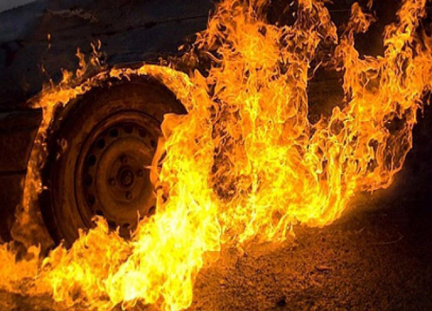 В ДТП под Камышином загорелось авто: погибли два человека