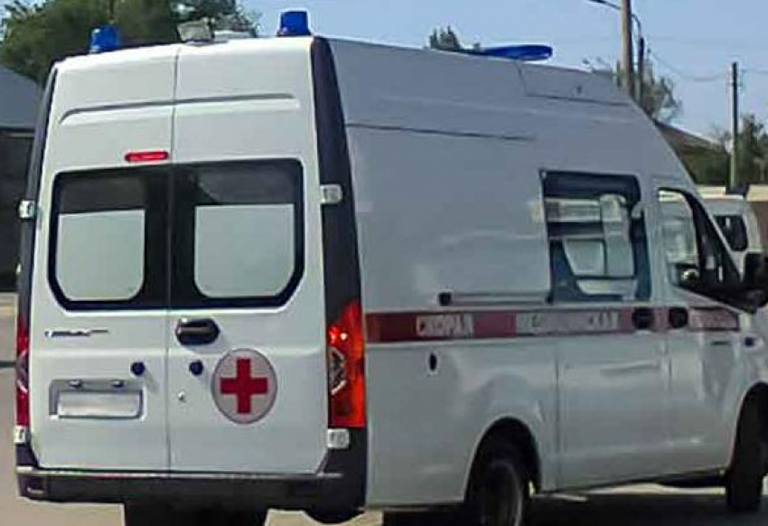 В Камышине на улице Воинов-Интернационалистов разбился на «встречке» и попал в больницу 72-летний пенсионер за рулем «Киа» (ВИДЕО)