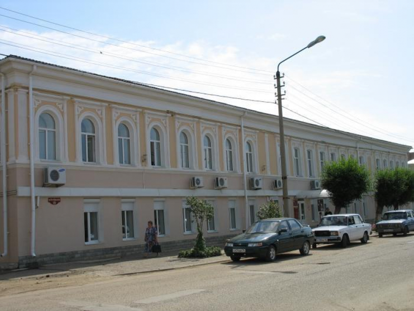 По инициативе прокуратуры сотрудник Камышинского управления Пенсионного фонда России привлечен к административной ответственности за нарушение порядка оказания государственной услуги