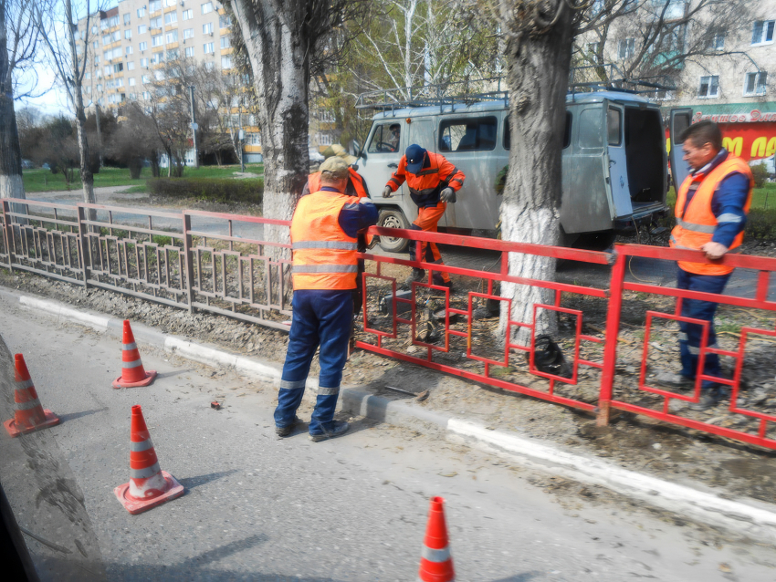 В Камышине «оранжевые жилеты» с кистями начали продвижение в сторону моста