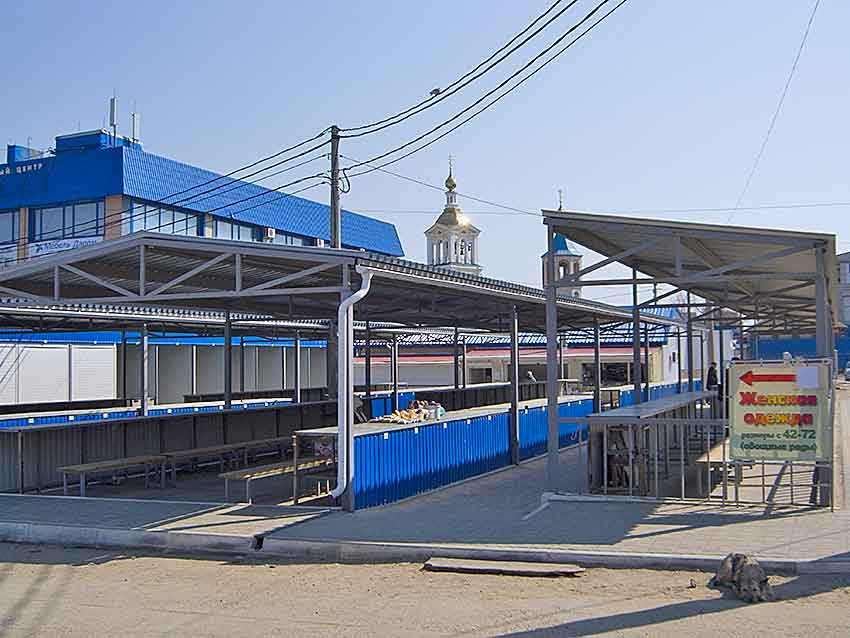 Торговые площади центрального рынка в Камышине пустуют, несмотря на теплые дни