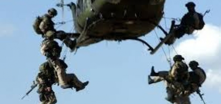 На полигоне под Новороссийском камышинские десантники прыгают с парашютом, стреляют из автоматического оружия и гранатометов