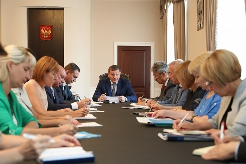 Андрей Бочаров до 20 августа ждет докладов о готовности  школ  к новому учебному году