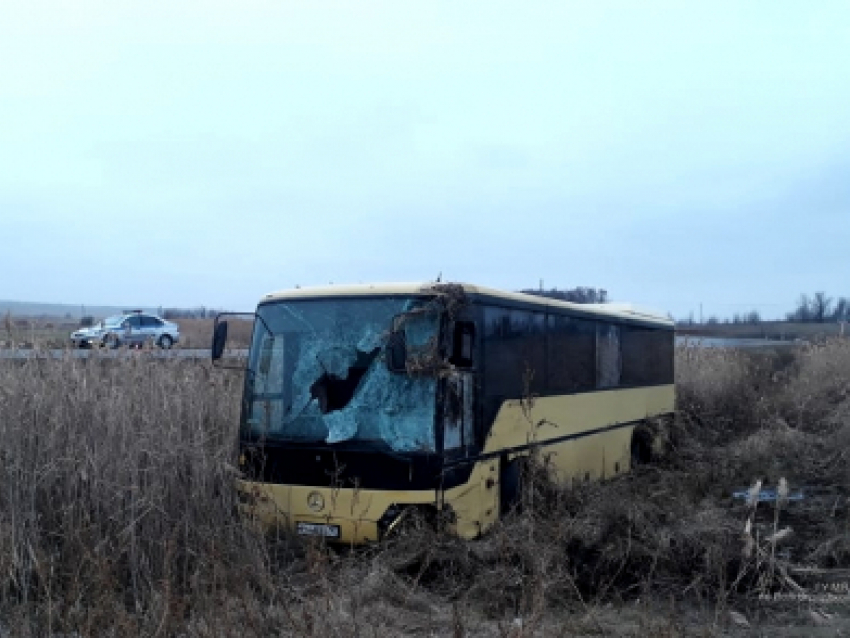 Рейсовый автобус «Елань - Камышин» вылетел в кювет, есть пострадавшие