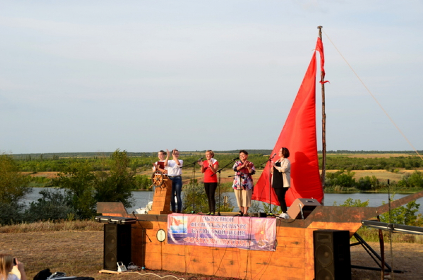 В природном парке «Щербаковский» Камышинского района завершился фестиваль бардовской песни