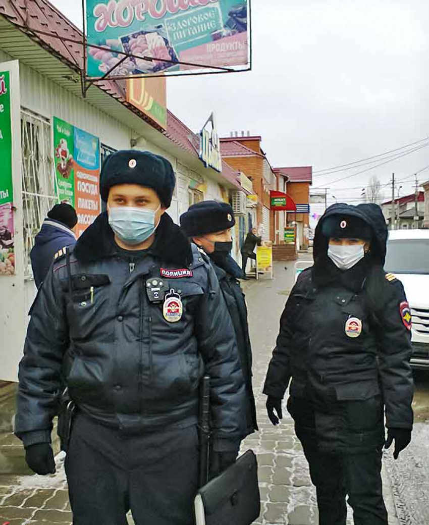 Полицейские Камышина вышли в рейд по центральному рынку
