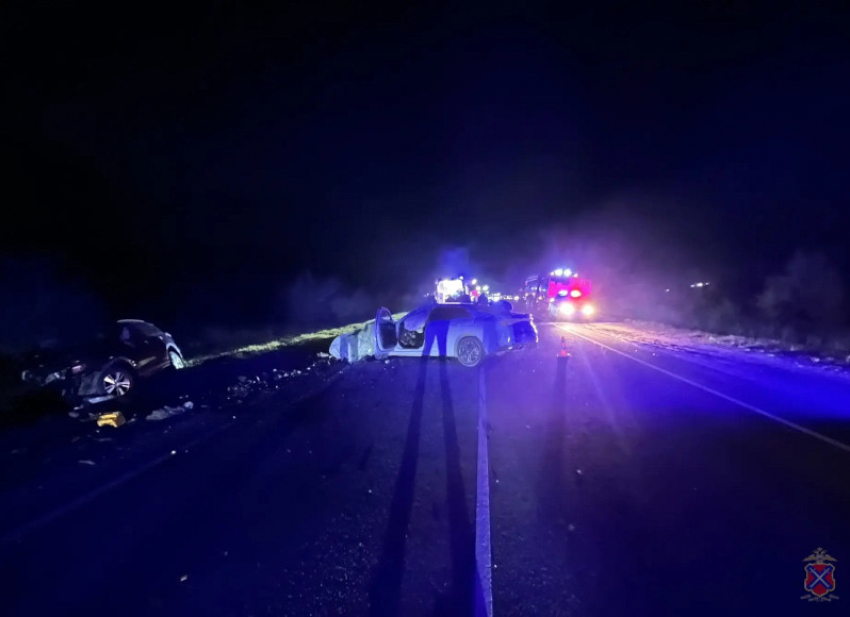 Троих пострадавших в ночном ДТП забрала «скорая» в Центральную городскую больницу Камышина