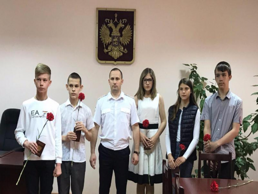 Пятеро 14-летних жителей Камышина получили свои первые паспорта