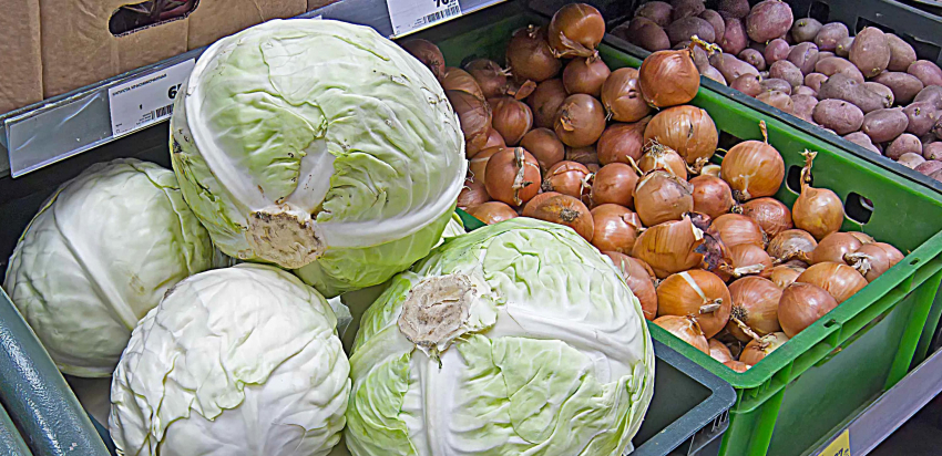 Лук, огурцы, помидоры: ТОП-3 овощей с взметнувшимися ценами в Волгоградской области