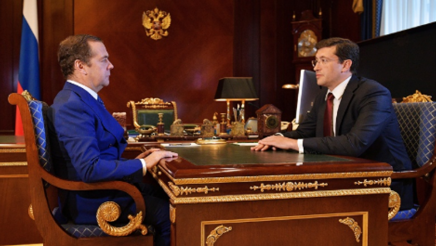 Премьер Дмитрий Медведев перезанимался спортом и поэтому «пропадал"