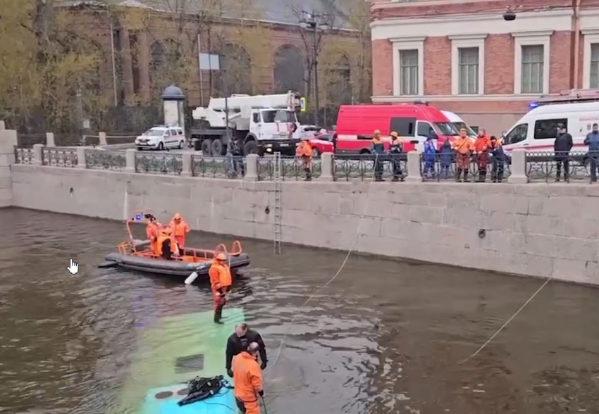 Что известно о причине падения в реку в Санкт-Петербурге автобуса, произведенного в Волгоградской области