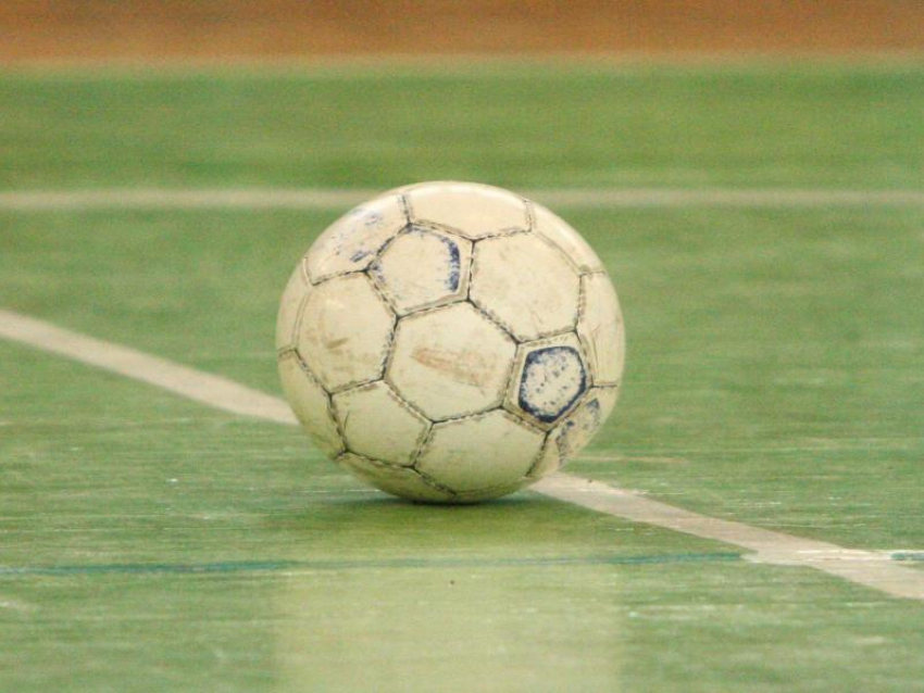 В Камышине прошли соревнования по мини-футболу среди школьников и студентов