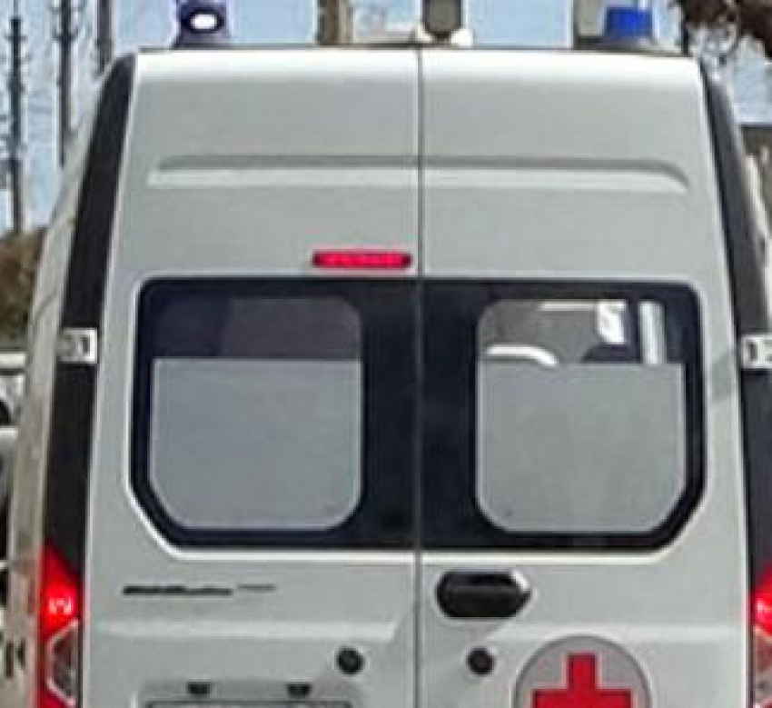 На трассе между Камышином и Волгоградом на рассвете «не поделили дорогу» автомобили, ДТП забрало жизнь водителя