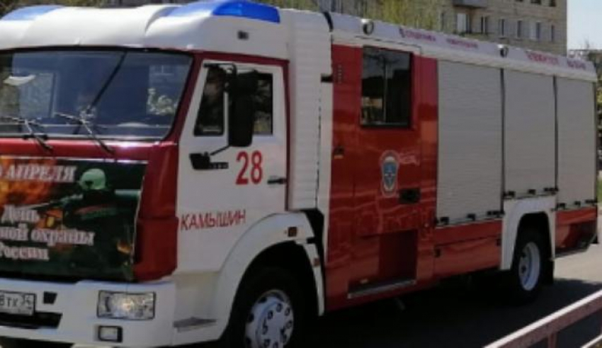 Минувшей ночью в Камышине заполыхал автомобиль