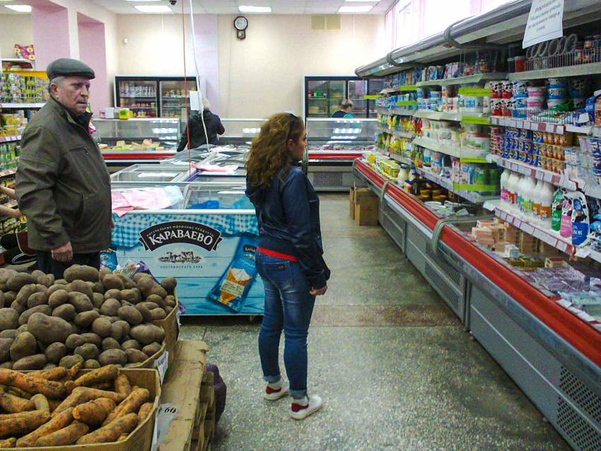 В Волгограде и Волжском перестали отпускать сахар больше, чем 5 килограммов в руки