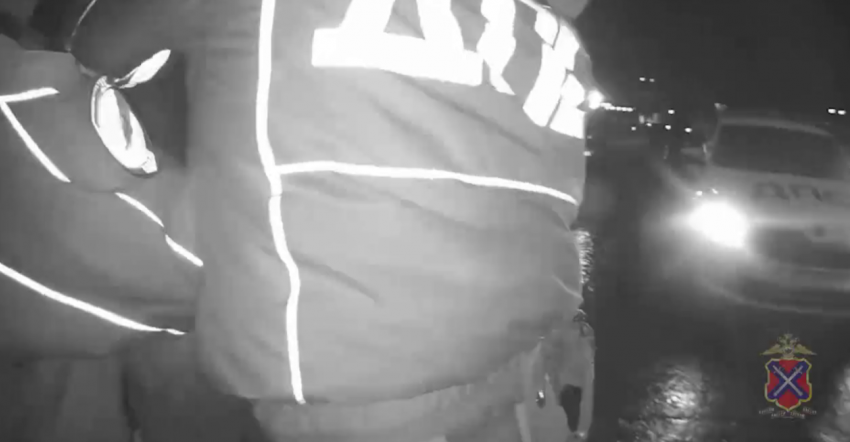 В Камышинском районе полицейские пресекли попытку дачи взятки водителем