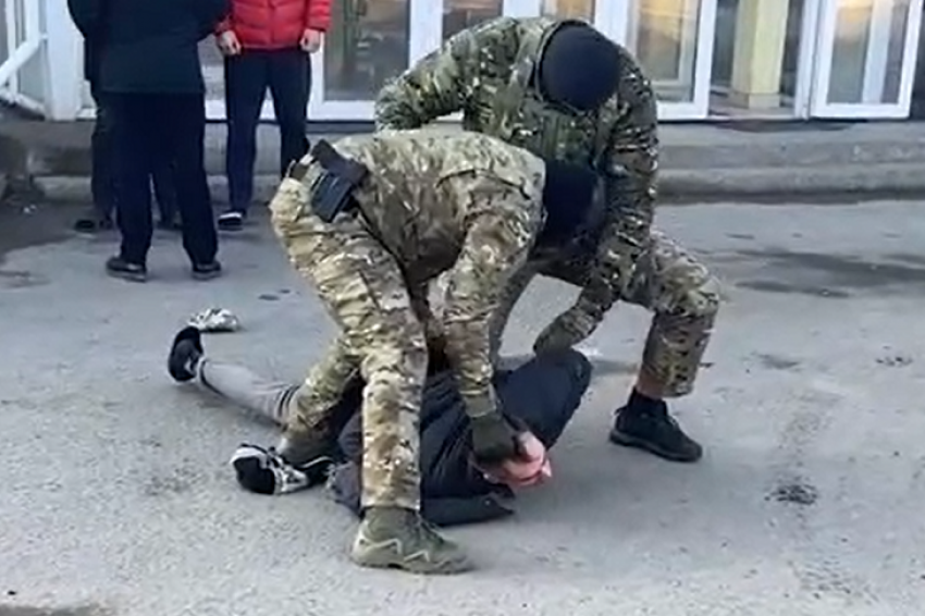 ФСБ задержала фигуранта, готовившего захват мэрии в Волгоградской области (ВИДЕО)