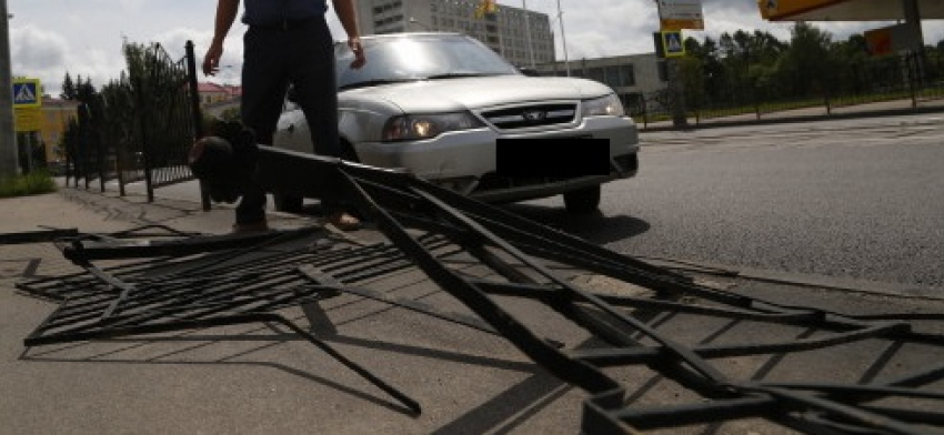 Отдел ГИБДД Камышина разыскивает виновного в ДТП 