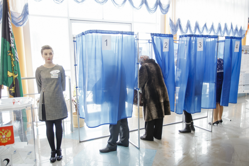Глава Камышина Станислав Зинченко издает постановления о переформировании избирательных участков к голосованию по Конституции