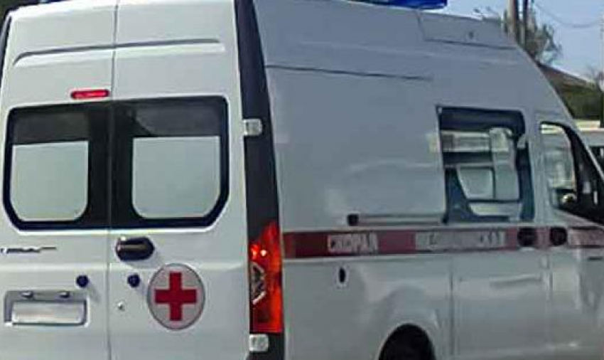 На трассе между Камышином и Волгоградом на «встречке» столкнулись «Лада» и иномарка: двое раненых