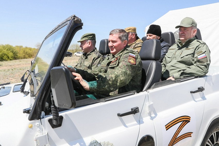 По какому маршруту губернатор Андрей Бочаров проехал за рулем «УАЗа» с буквой «Z"