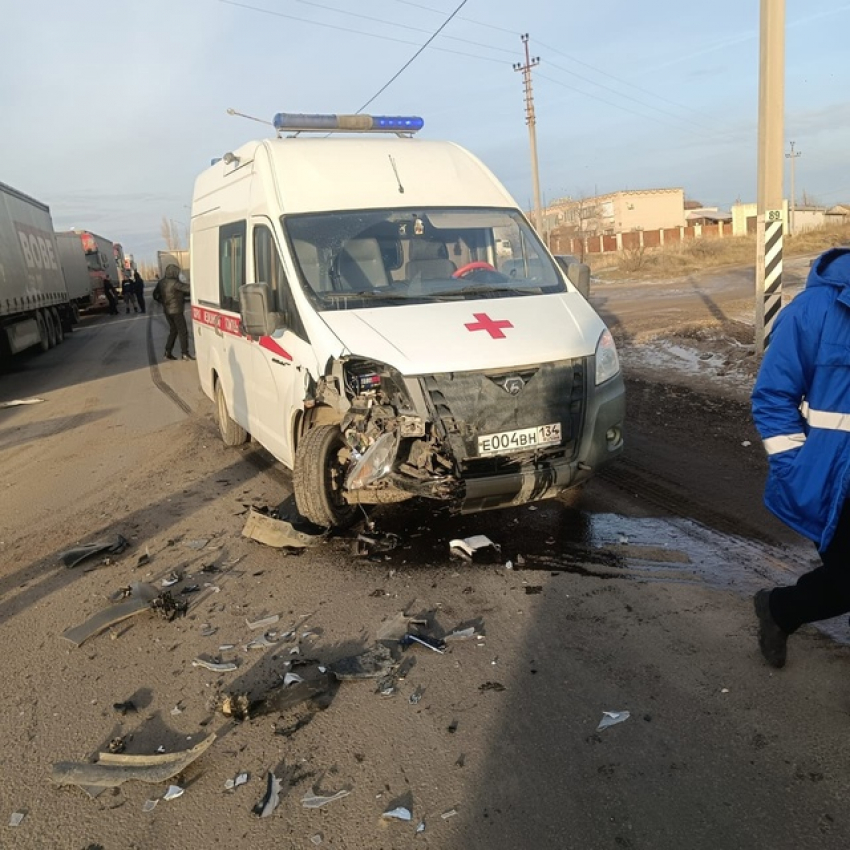 "Скорая» везла пострадавших в ДТП в Камышинском районе и сама попала в аварию