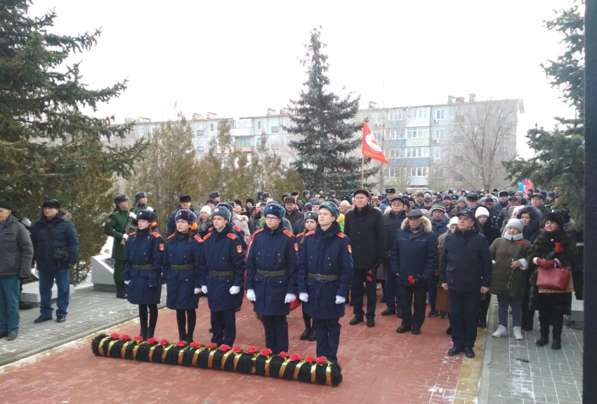 "Пришел приказ, подняли нас, и вот уже ревут моторы": в Камышине в годовщину вывода войск из Афганистана прошел митинг и возложение цветов