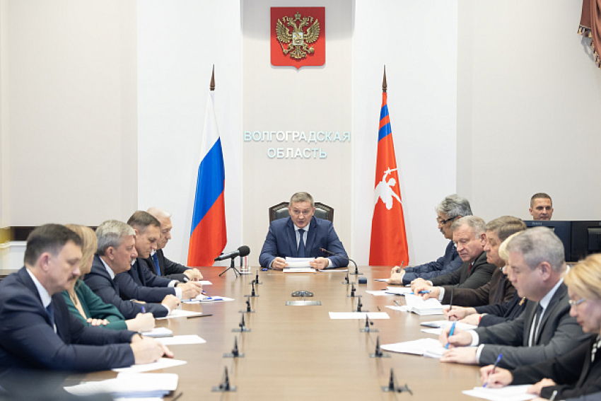 Андрей Бочаров отправил чиновников, в том числе камышинских, на круглосуточное дежурство в праздники