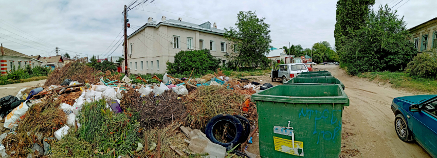 Мусорная свалка на улице Лазарева в Камышине претендует на городскую кучу-рекордсменку