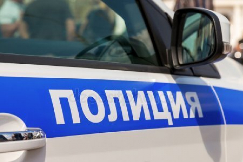 Недалеко от трассы Камышин - Волгоград молодой водитель с девушкой в полночь врезались в столб, оба в больнице
