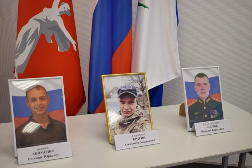 В Камышине передали государственные награды родным старшего лейтенанта и рядовых, не вернувшихся с СВО