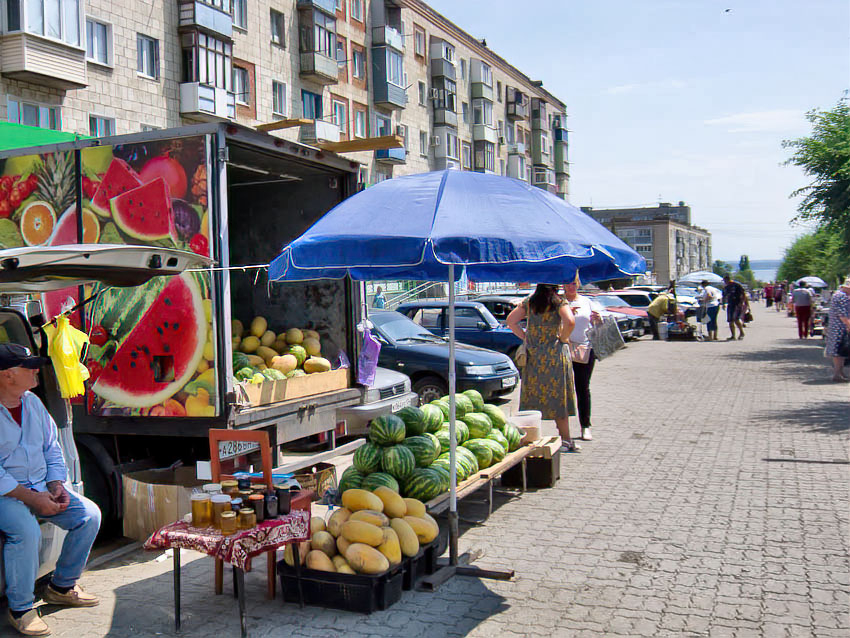 В Камышине арбузы с «асфальта» продают дешевле, чем в магазине