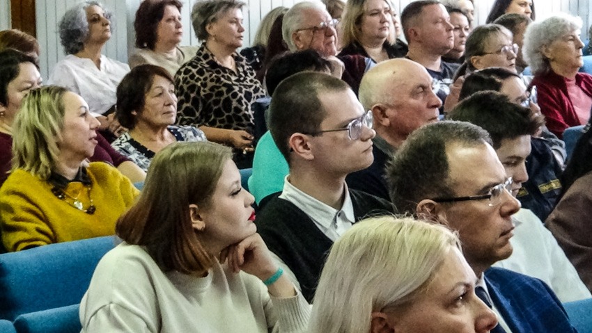 Из отчета главы Камышина следовало, что целый отряд новых врачей заступил на службу в городских больницах