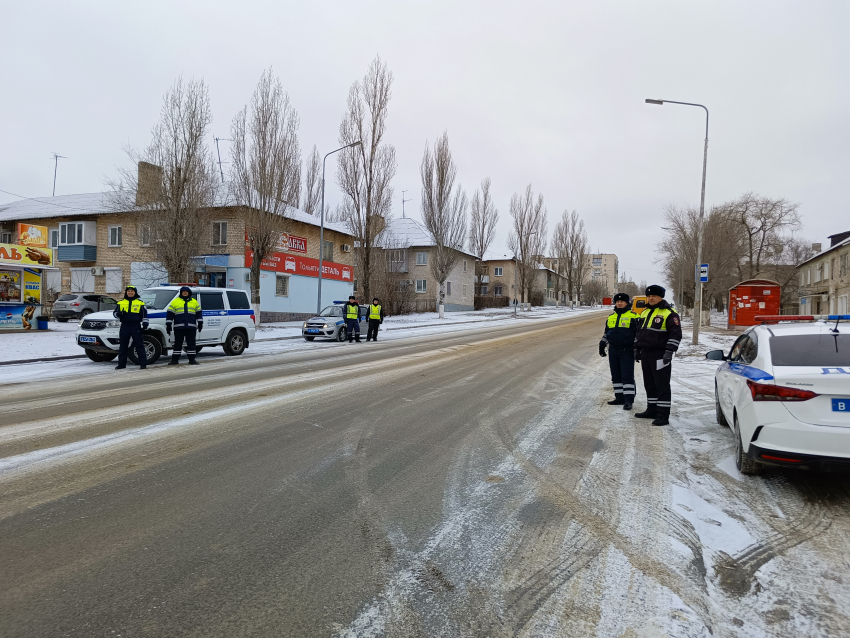 Сотрудники Госавтоинспекции вышли в Камышине на дорогу для общения с водителями