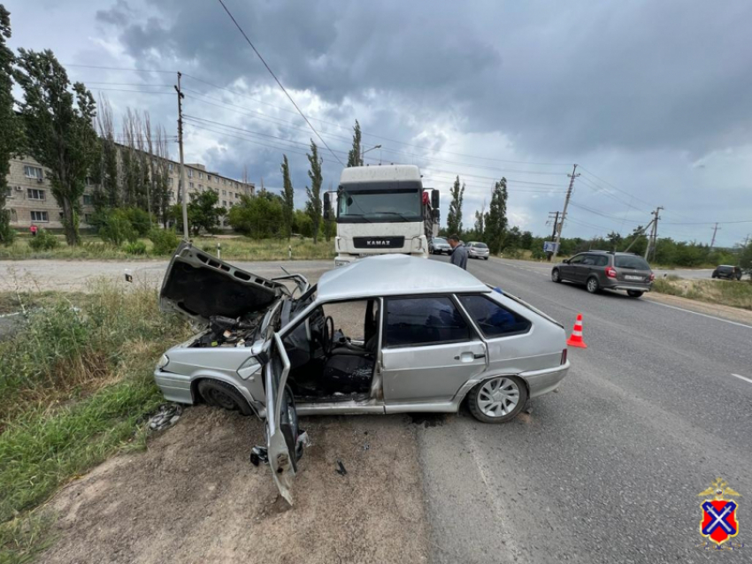 На трассе между Камышином и Волгоградом в один день случились две аварии, в том числе смертельная