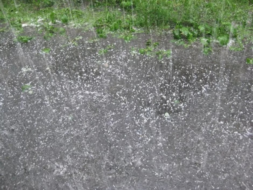 А случился ли где-нибудь в Волгоградской области дождь и град 25 мая?