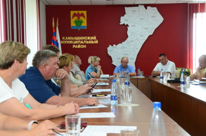 Камышинская районная дума поддержала общественников из села Нижняя Добринка в вопросе установки мемориальной доски героическому земляку