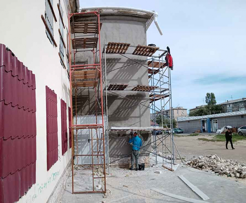 В Камышине постепенно преображается запущенное здание бывшего кинотеатра «Победа", которое станет одноименным ТЦ
